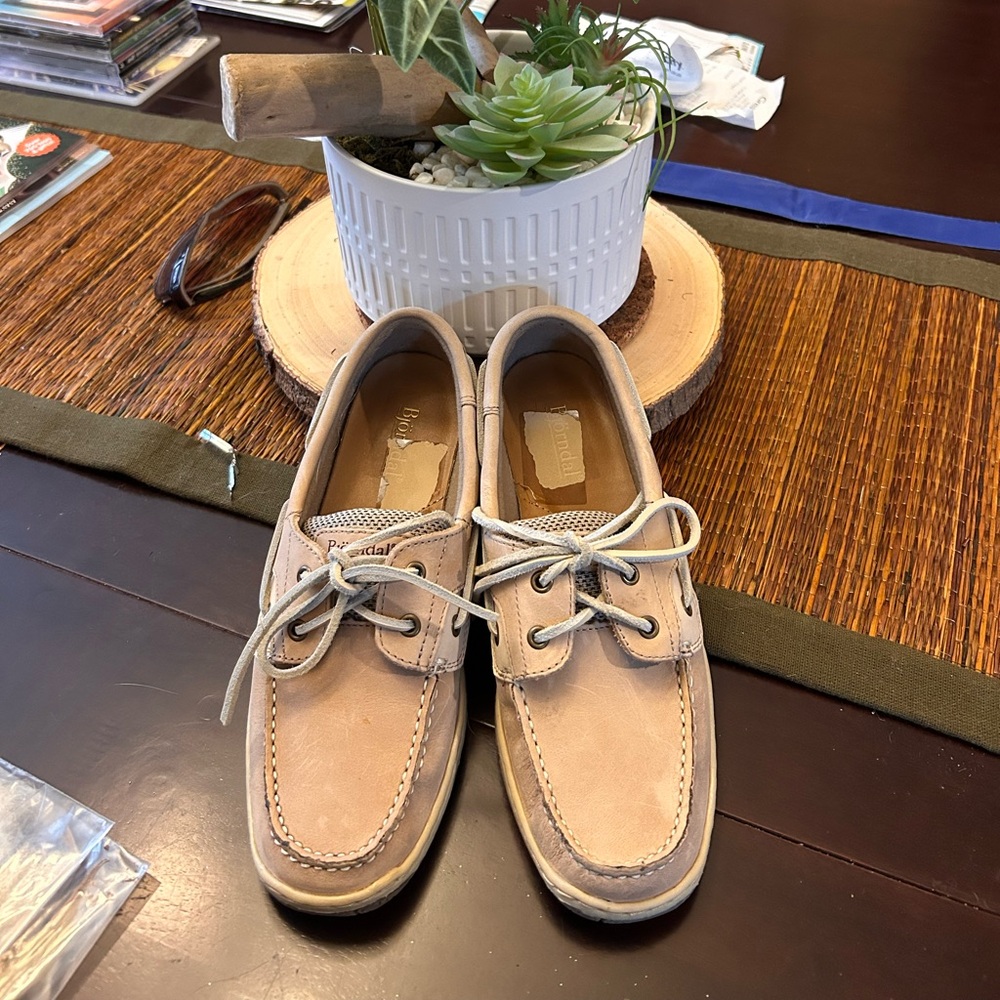 Ladies Bjorndal boat loafer shoes. Size 8M